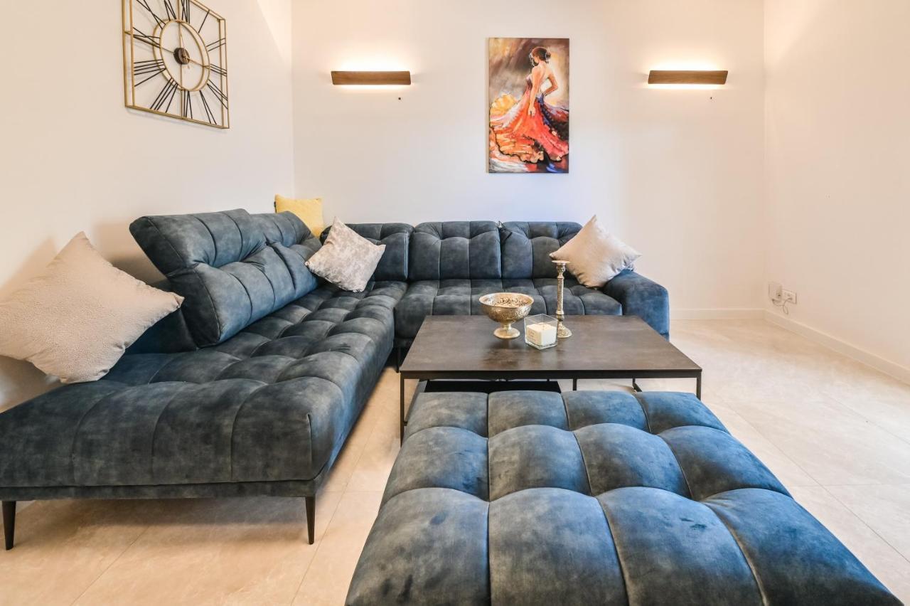 Villa Ami Кустичі Екстер'єр фото