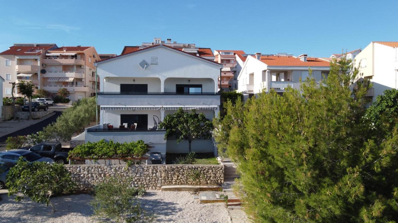Villa Ami Кустичі Екстер'єр фото